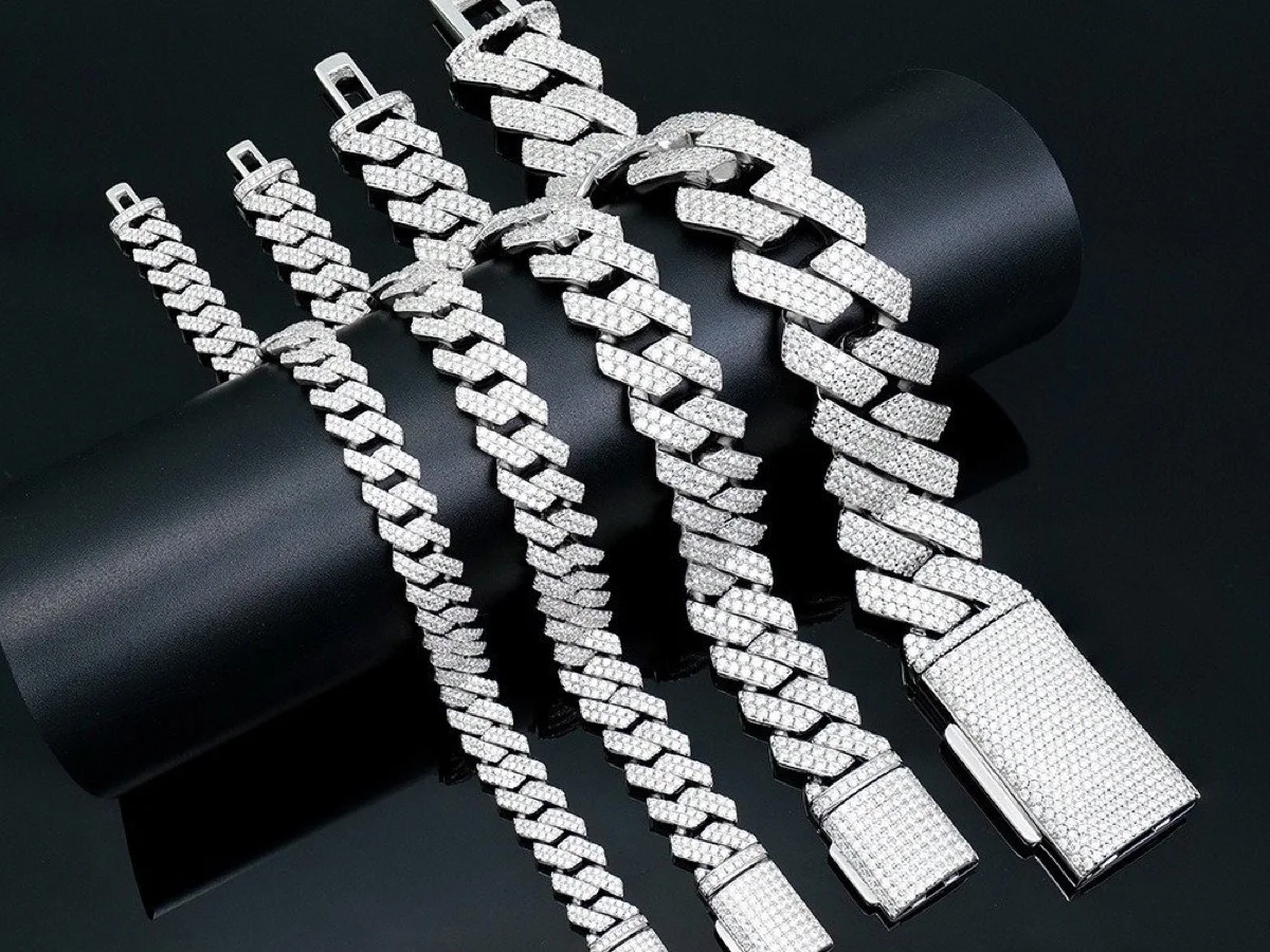 Gold chain necklaces in curb and box links, manufactured by Vesta Jewelry