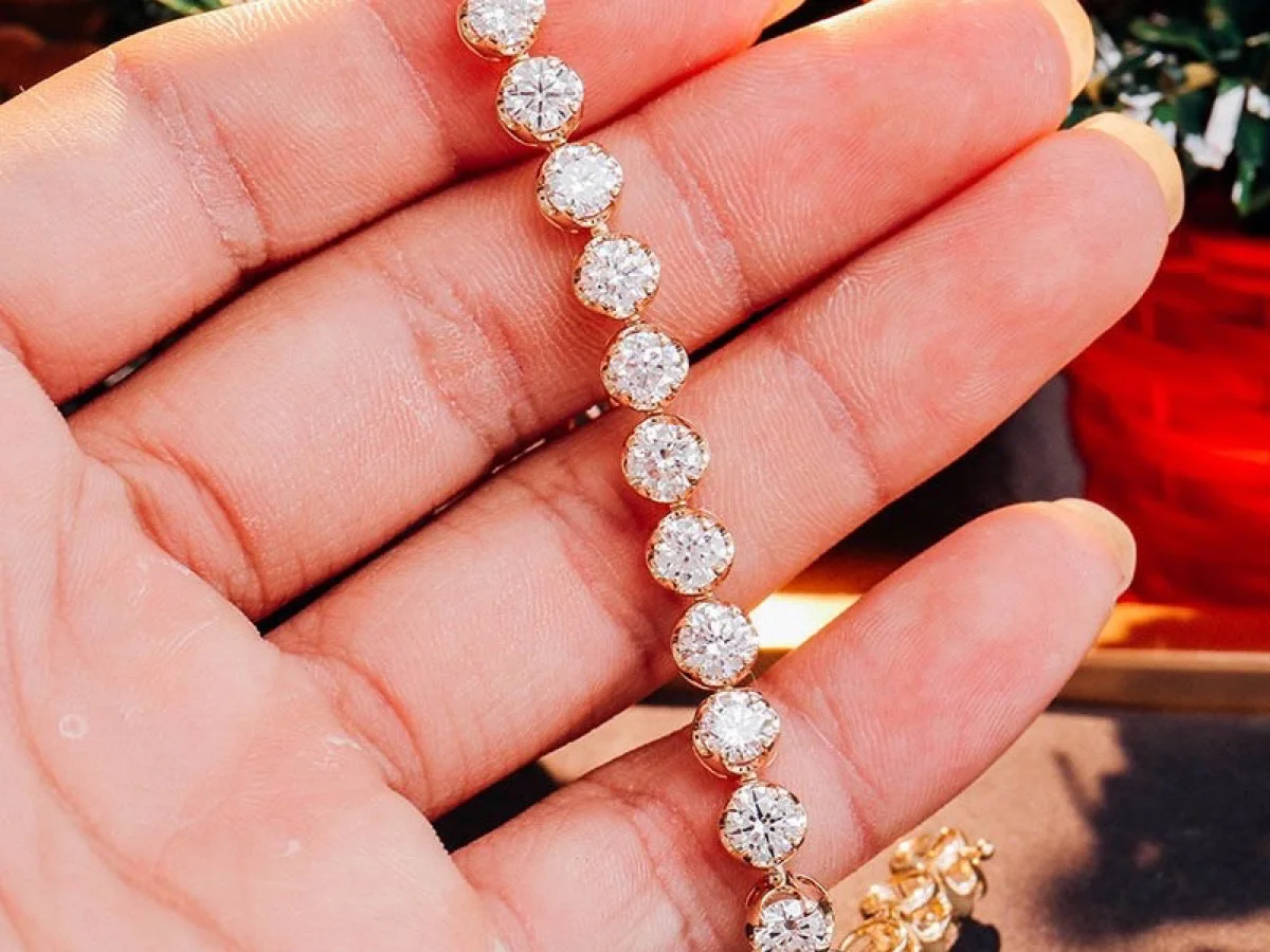 Diamond tennis bracelet with matched stone line, manufactured by Vesta Jewelry